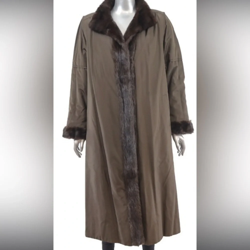 Winter coat Mink fur🧥approximate size L/XL (12/14) in good condition winter coat